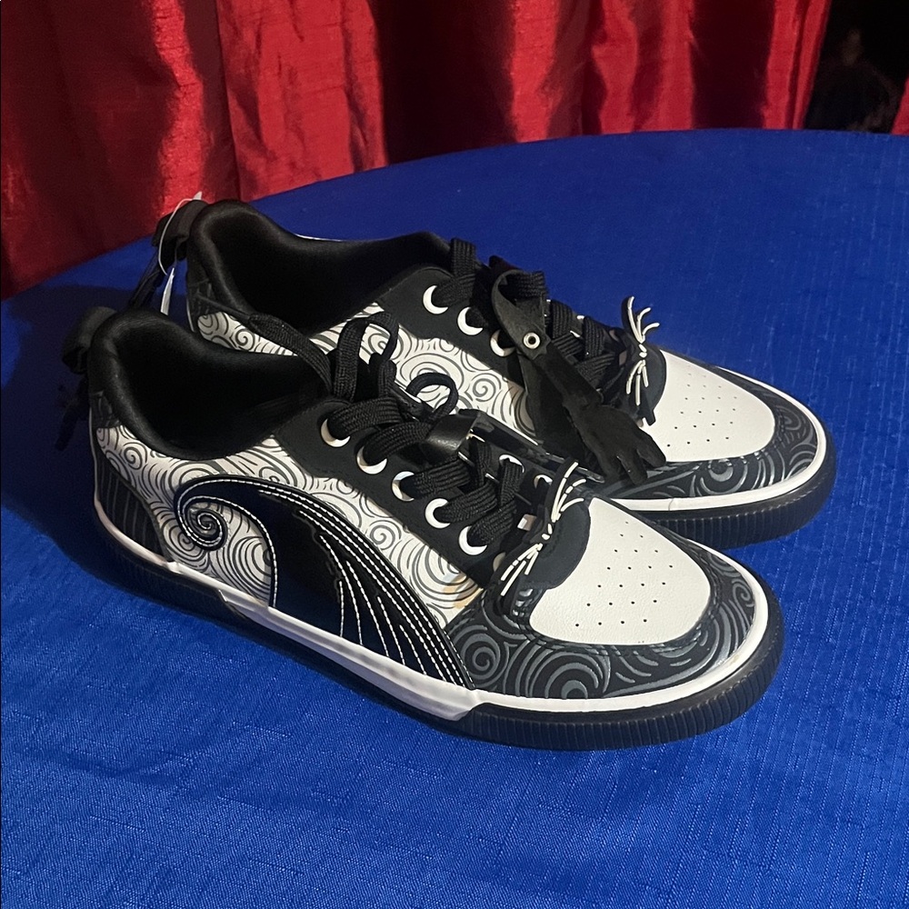 Men's Nightmare Before Christmas Low Top Sneaker - NEW